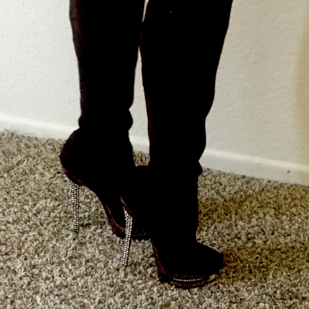 Boots - Picture 2 of 5